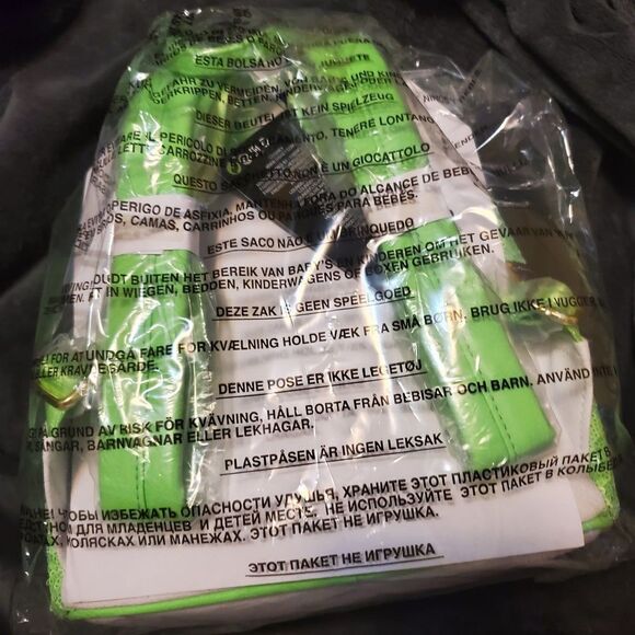 loungefly Peter Pan Tinkerbell Mont Green Sequin Mini Backpack - Picture 2 of 5